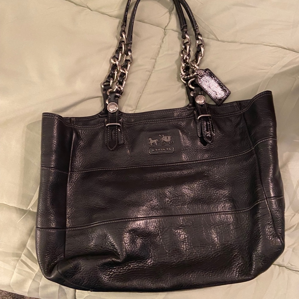 Classic COACH black leather shoulder bag